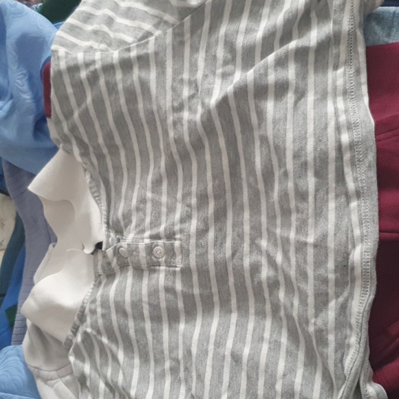 White and grey - Picture 1 of 1